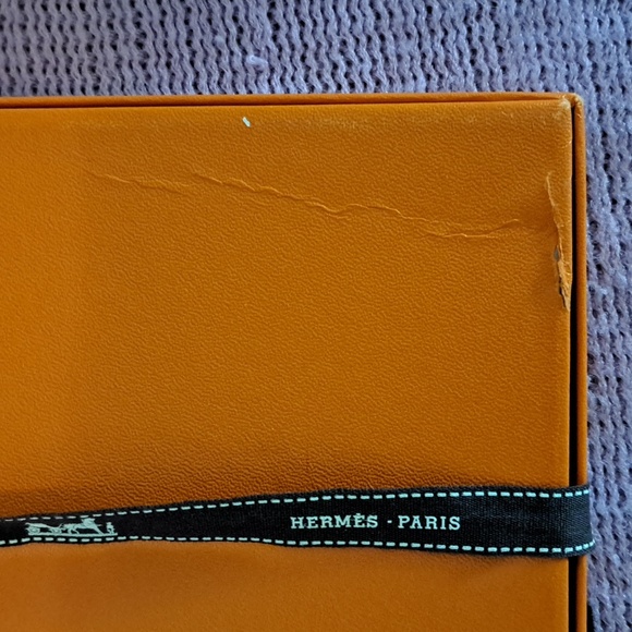 Women's Hermes Scarf - Picture 12 of 12